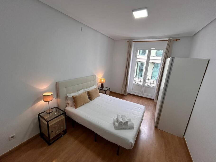 Stunning Apartment In Gran Via For 4 People. S3 Madrid Buitenkant foto