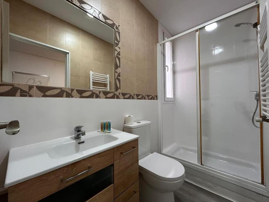 Stunning Apartment In Gran Via For 4 People. S3 Madrid Buitenkant foto